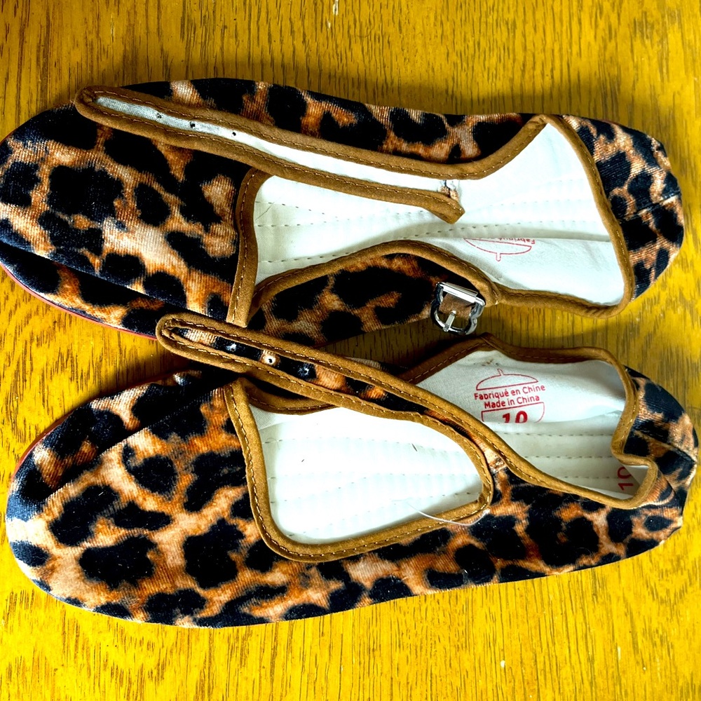 Leopard Flat fabric Mary Janes *URBAN OUTFITTERS* size 10